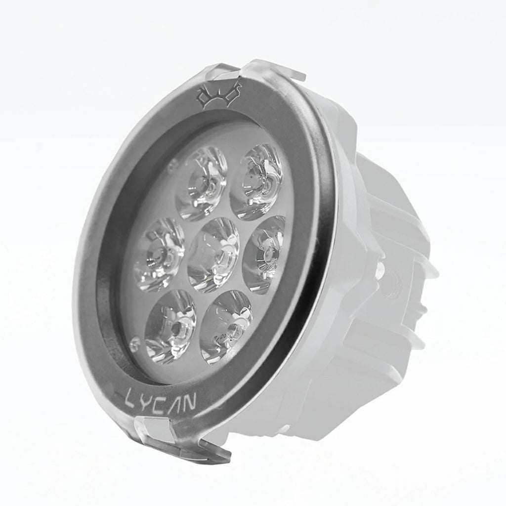 Klarer/hellgrauer Filtereinsatz mit sechs LED-Linsen