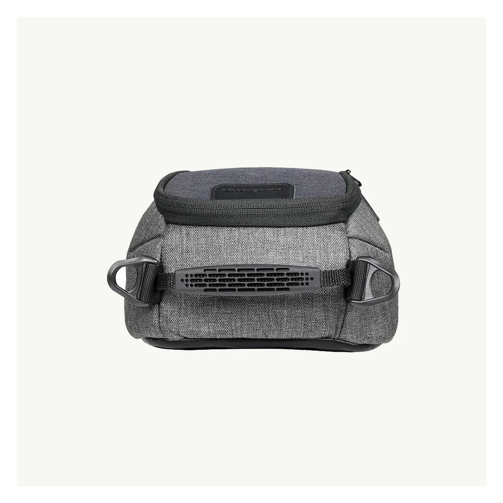 Viaterra DownTown tank bag zip and pocket detail
